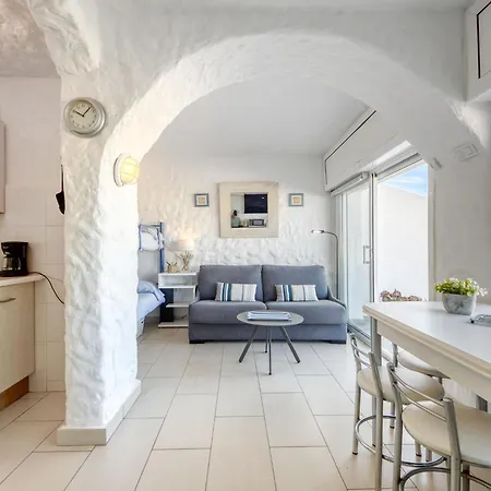 Center-21 By Interhome * Roses