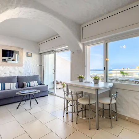 Center-21 By Interhome