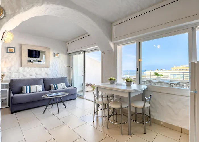 Center-21 By Interhome