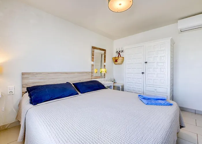Center-21 By Interhome